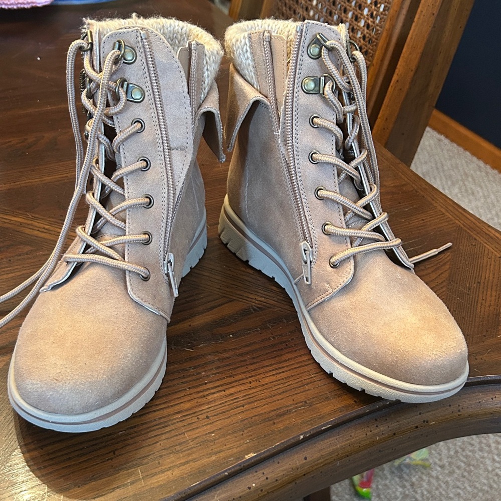 Cliffs by WHITE MOUNTAIN Tan Lace-Up Boots